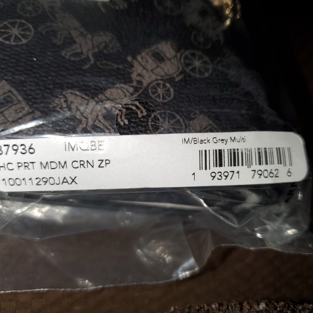 NWT Coach Horse and Carriage corner zip wallet